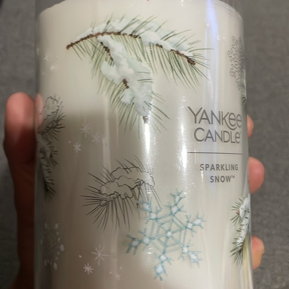 Yankee Candle Sparkling Snow 20 Oz - Picture 7 of 8